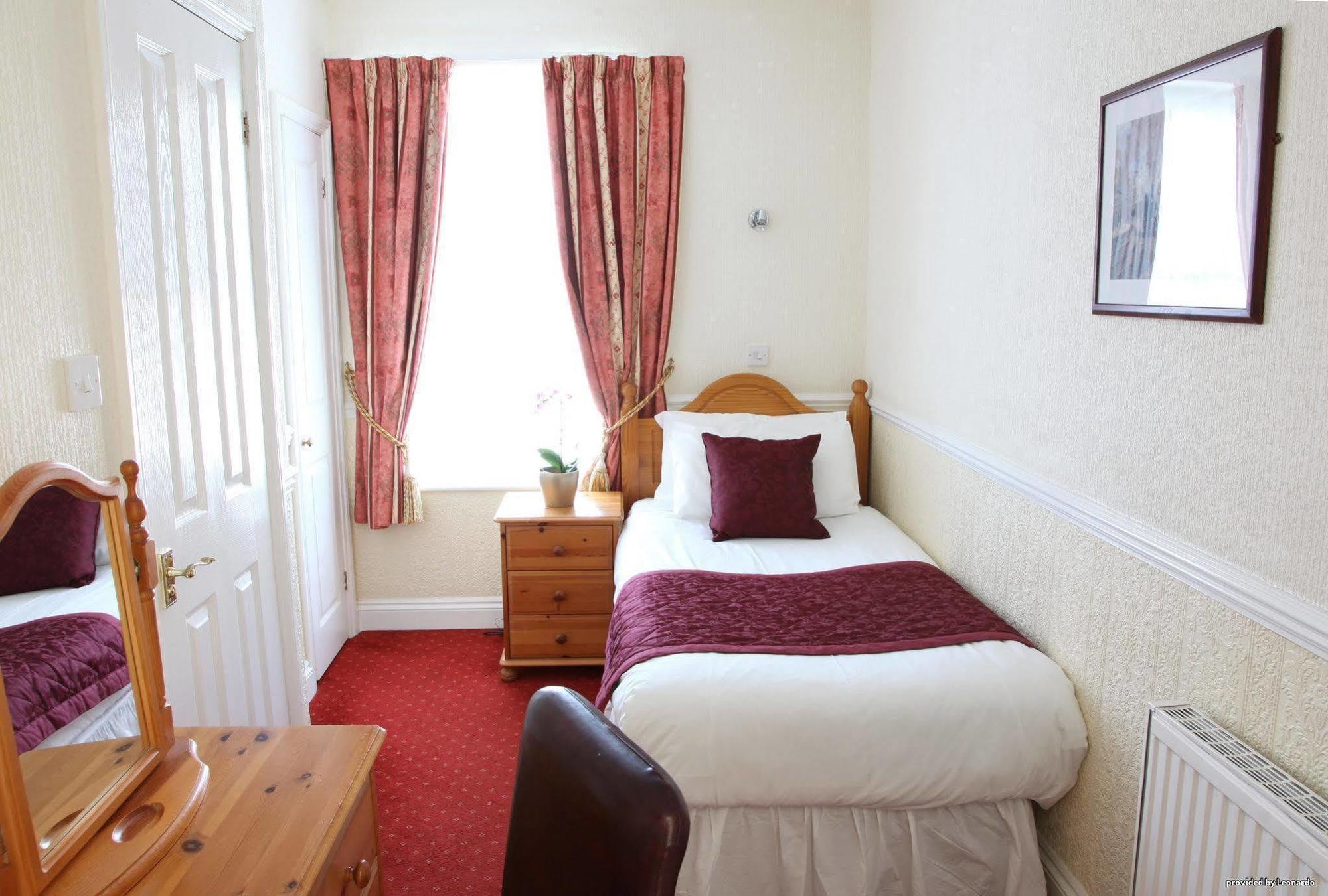 Cliff Head Hotel Carlyon Bay Room photo